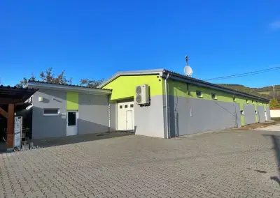 Podnikateľský objekt – budovy, zastrešené plocha a spevnené