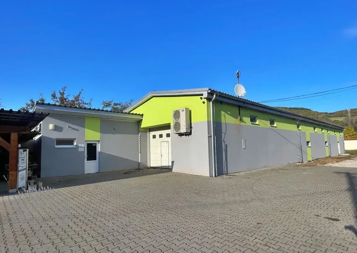 Podnikateľský objekt – budovy, zastrešené plocha a spevnené