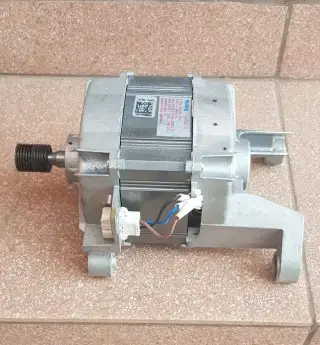 invertorový motor