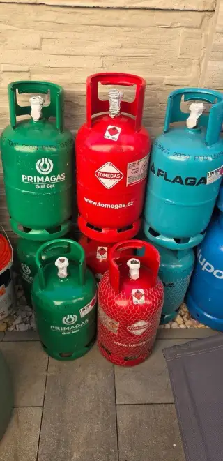 5kg originál propánovú plnú fľašu ku grilu.