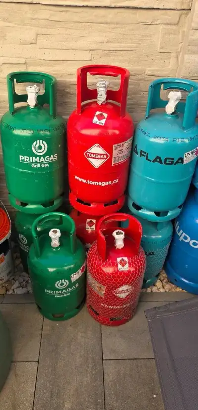 5kg originál propánovú plnú fľašu ku grilu.