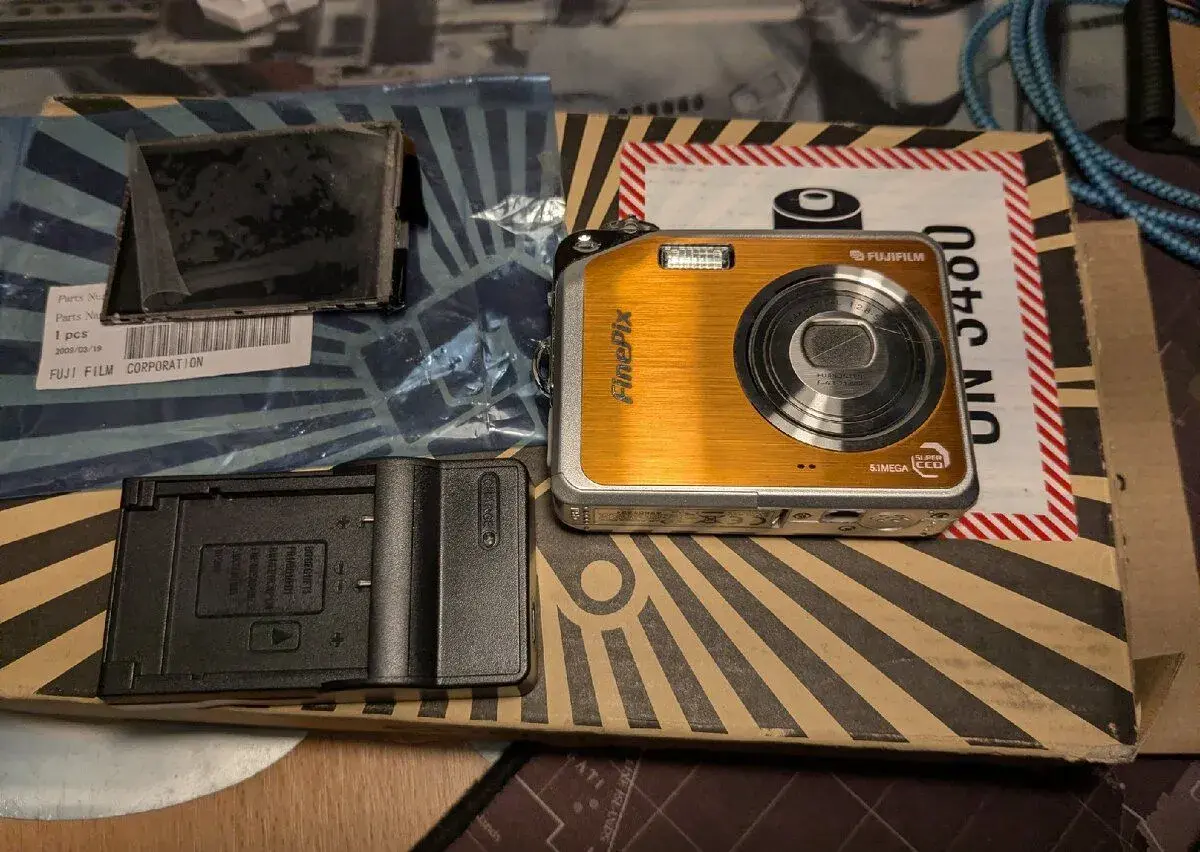 Fujifilm Finepix V10