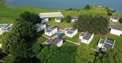 Areál vedľa Aquaparku, 6 x chaty, budova, pozemok 5653 m2, p