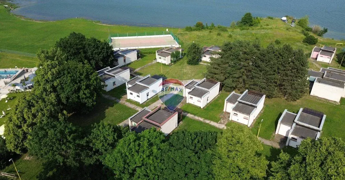 Areál vedľa Aquaparku, 6 x chaty, budova, pozemok 5653 m2, p