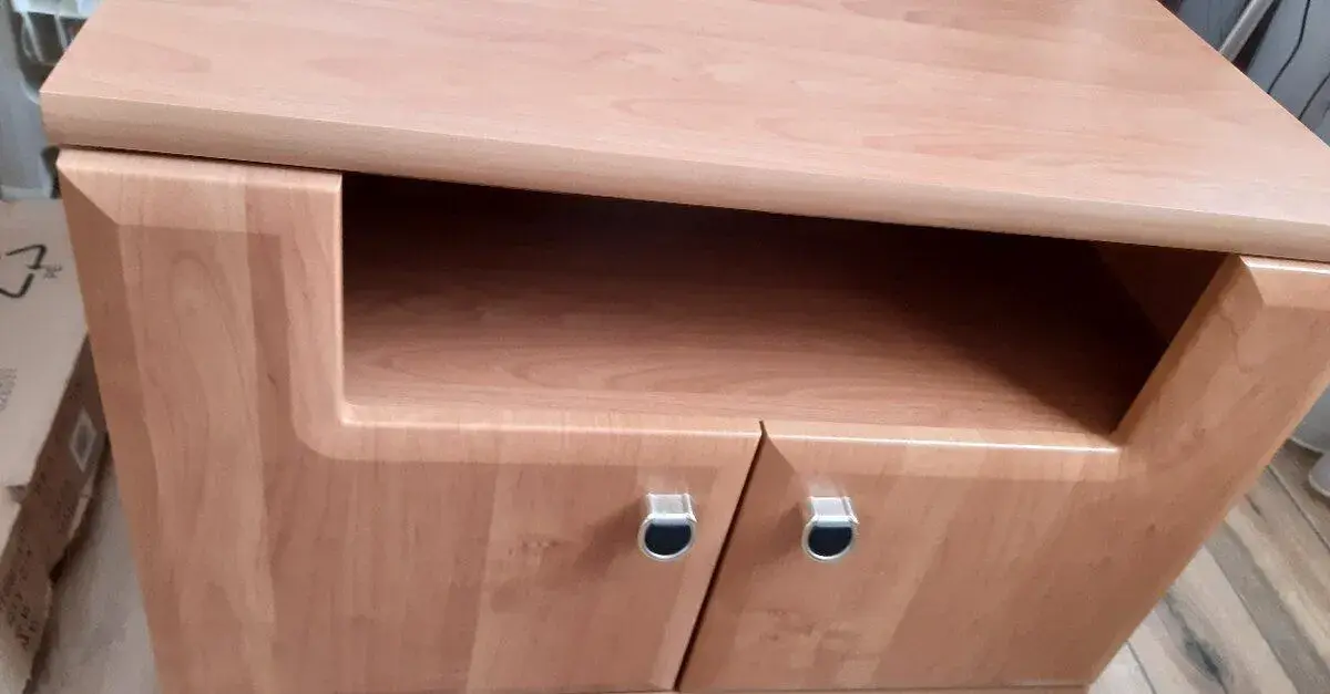 Stolík pod TV + vitrína