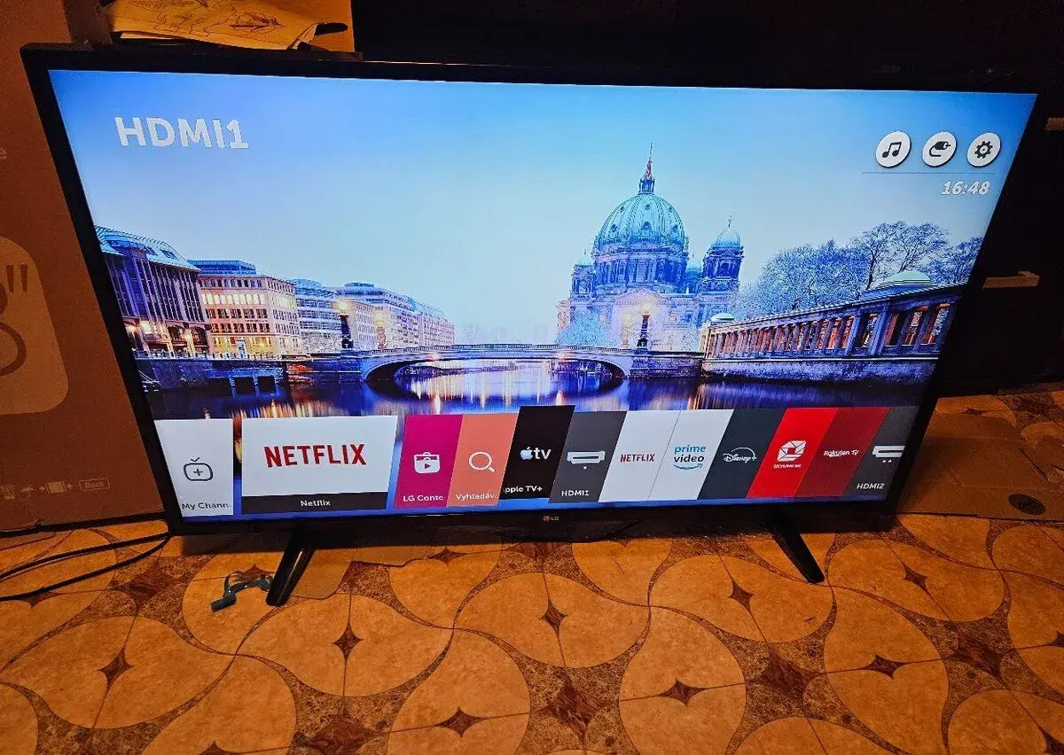 LG ULTRA HD 4K SMART 43"(108 cm)webOS 3.0 STAVE