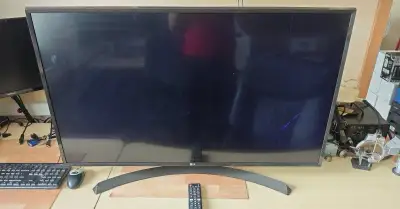 43" TV LG 43UJ634V s prasknutým displayom na diely