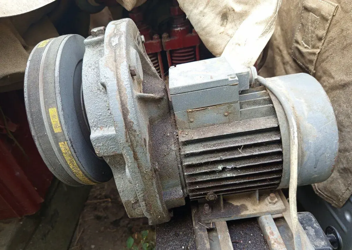 Motor z kompresora