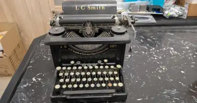 Písací stroj L.C. Smith Model 8 (tabulátor) (44 znakov)