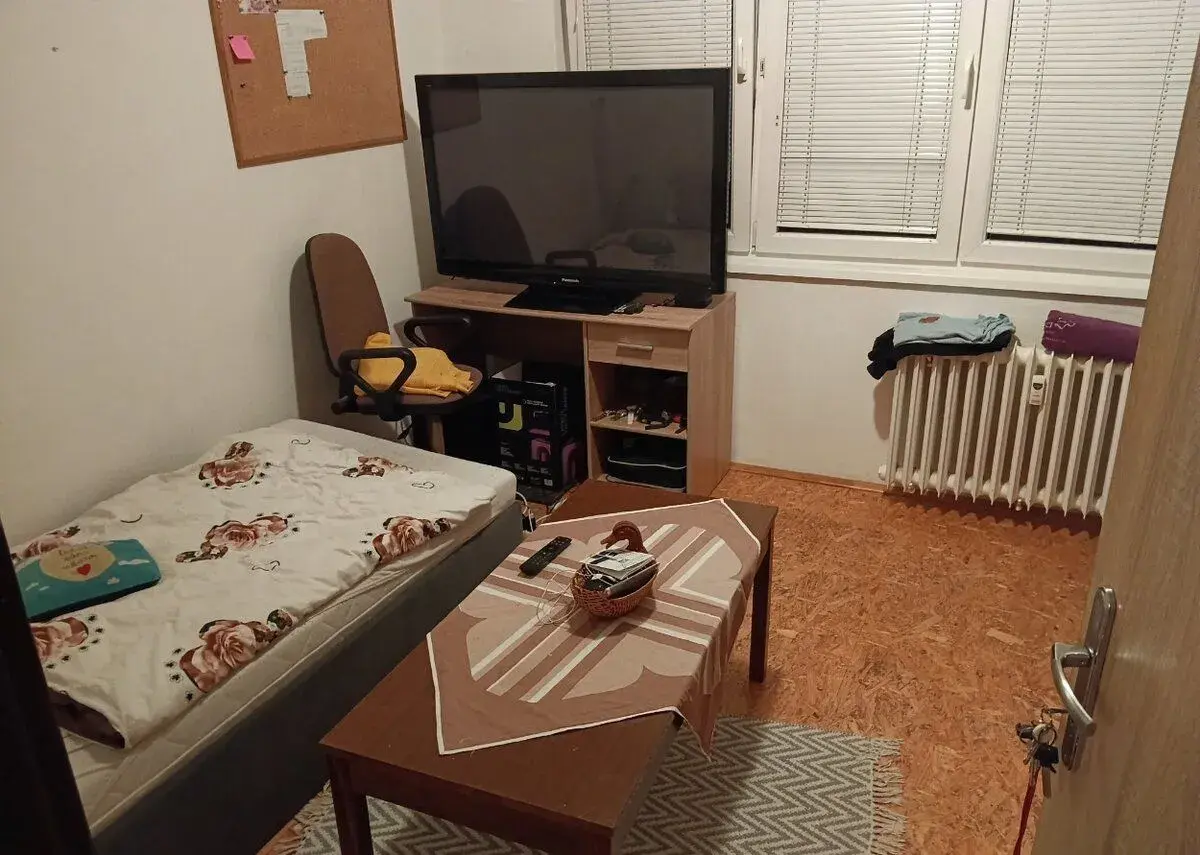 V lokalite Nová nemocnica ponúkam izbu do podnájmu