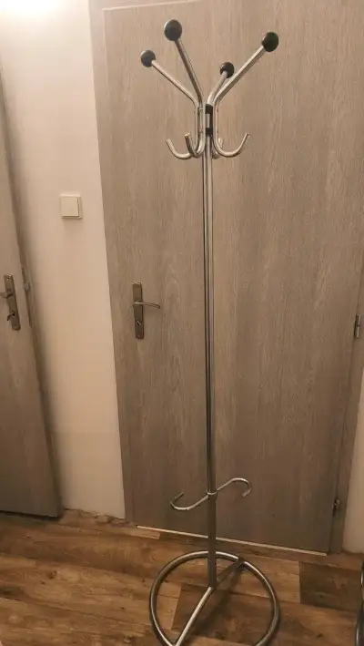 Stojan na kabáty