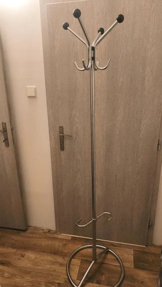 Stojan na kabáty