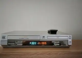 VHS/DVD Panasonic NV-VP31+diaľkový ovládač