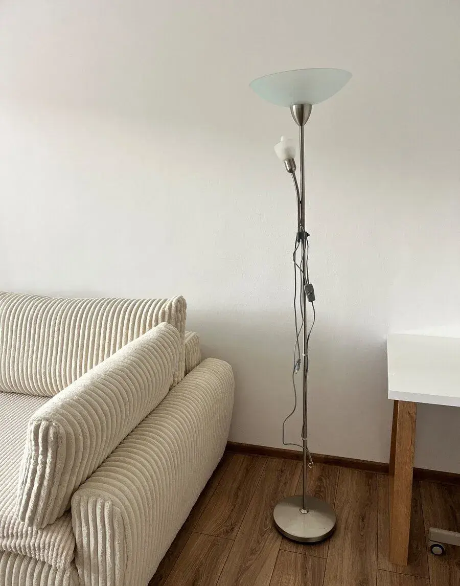 Stojaca lampa