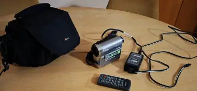 Digitálnu videokameru SONY HANDYCAM DCR-HC62E