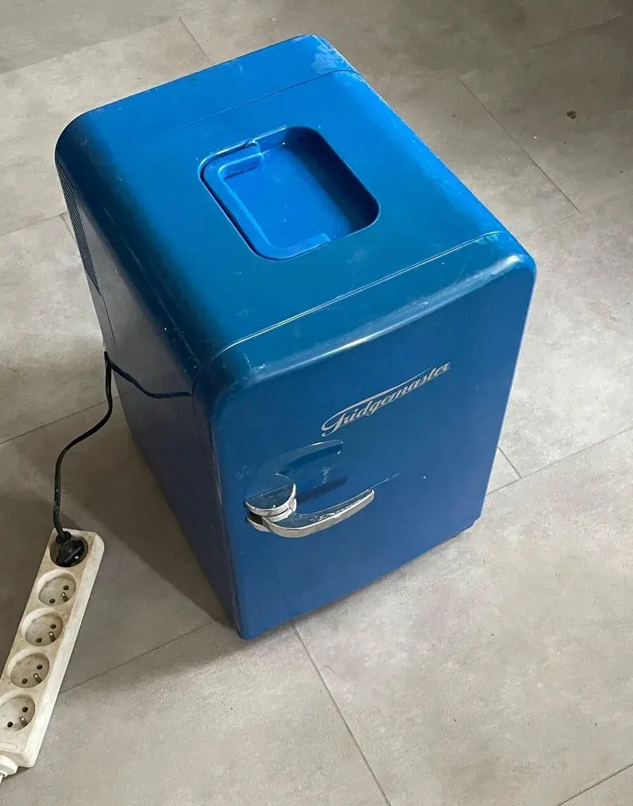 Retro mini chladnička Fridgemaster – 12 V / 230 V – funkčná
