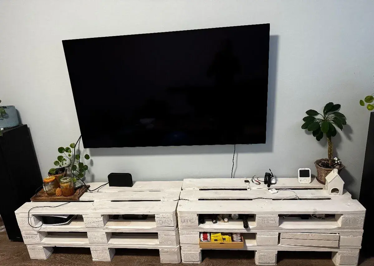 Skrinka pod Tv (palety)