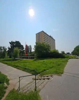Garáž pri Hoteli Yasmin