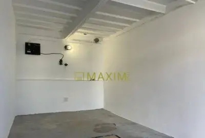 Garáž s nabíjaním pre elektromobil a montážnou jamou na Astr