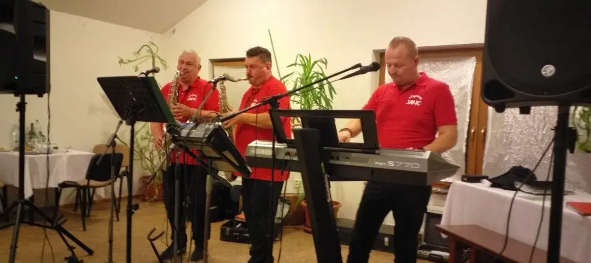 ŽIVÁ HUDBA NA NARODENINY OSLAVU SOBÁŠE A INE