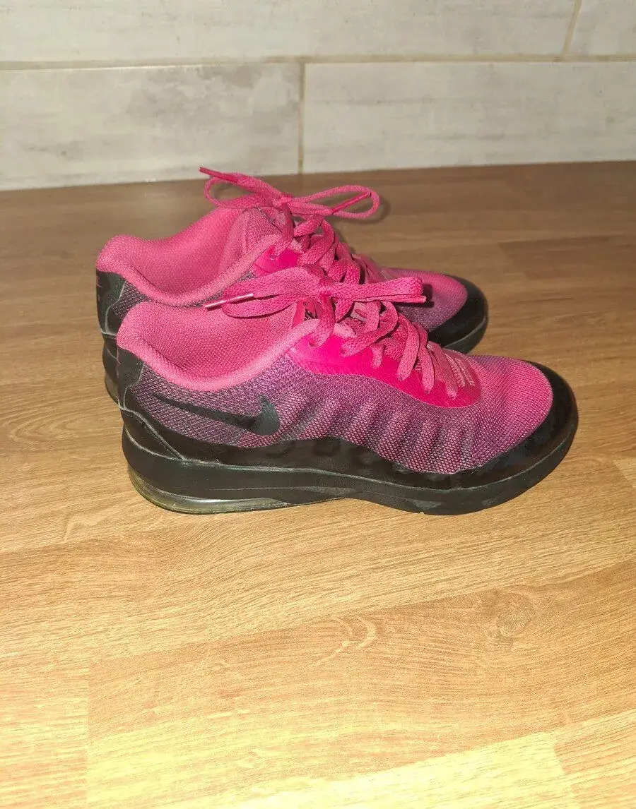 Dievčenske nike tenisky č.33