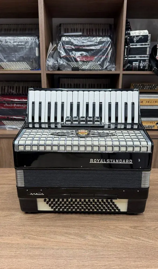 Akordeón Royal Standard Capella – 80 basov, 3-hlas