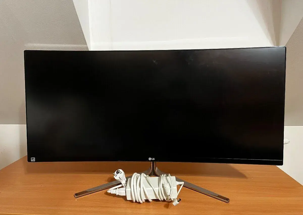 34" zakrivený Ultrawide monitor LG 34UC97-S (QHD, IPS)