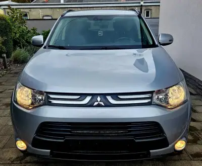 Mitshubishi Outlander 4x4 benzín automat