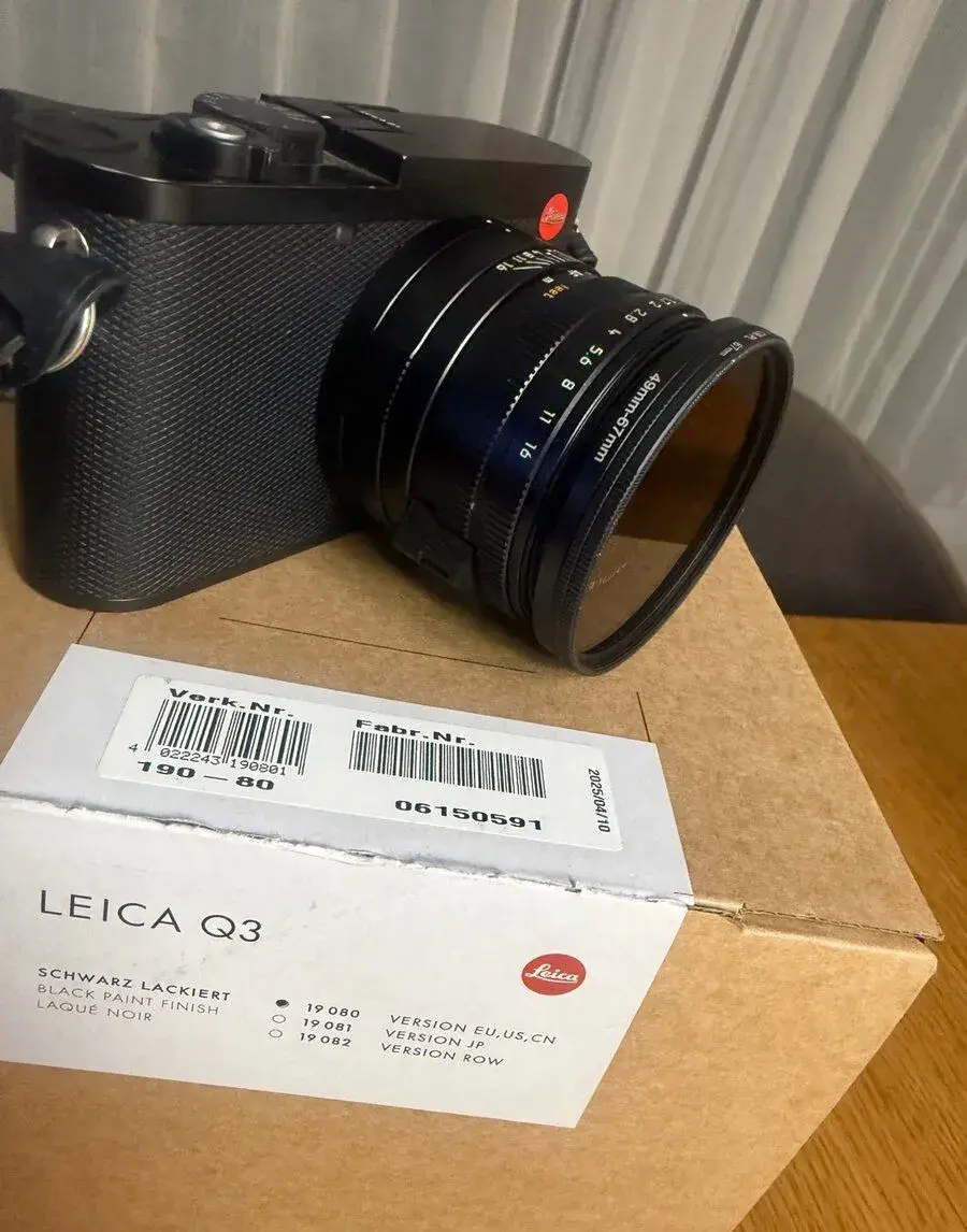 Leica q3 28