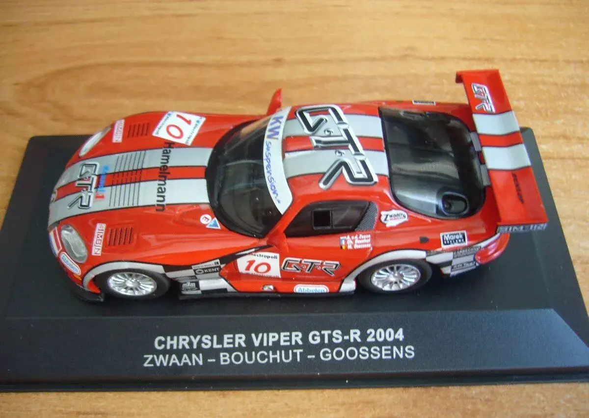 1:43 CHRYSLER VIPER GTS-R 2004