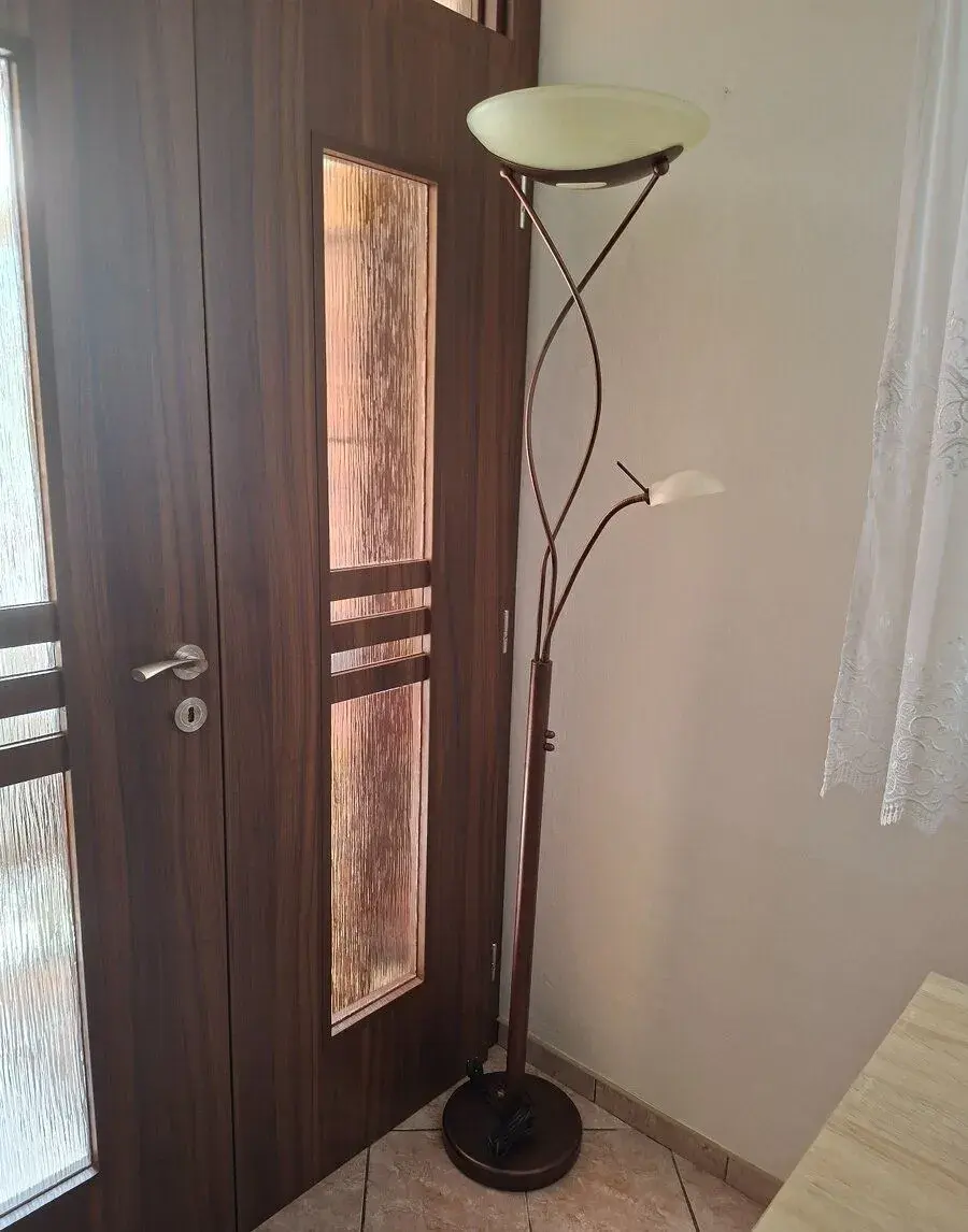 Stojaca lampa so stmievačom a čítacím ramenom- funkčná