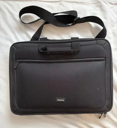 Pevná taška na notebook Hama 15,6” – čierna