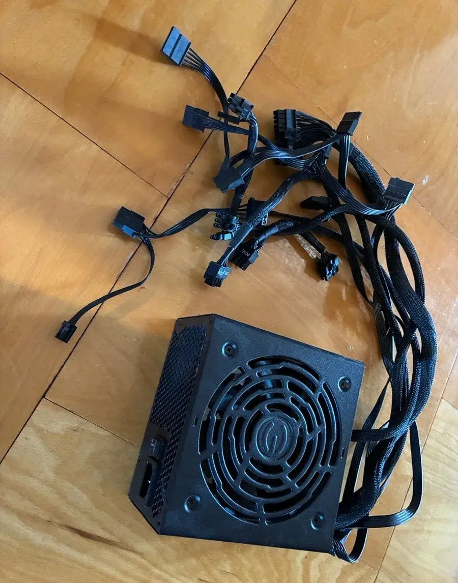 počítačový zdroj EVGA 700 BR