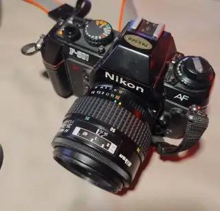 Nikon F-501 + Nikkor 35-70mm