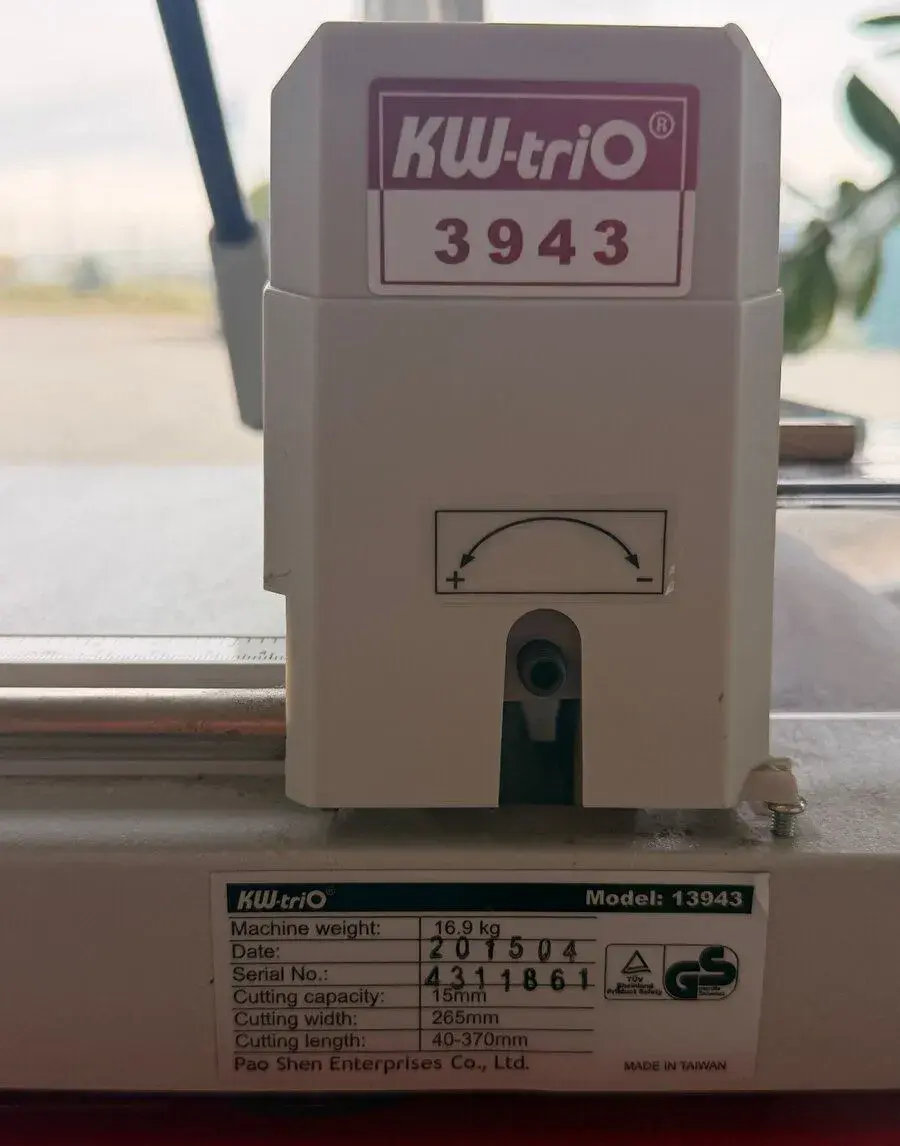 Profesionálnu rezačku papiera KW-triO 3943