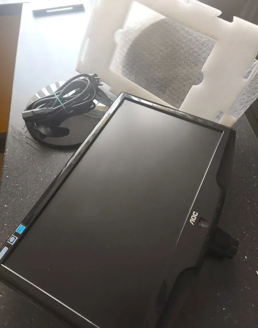 LCD Monitor AOC 931Swl