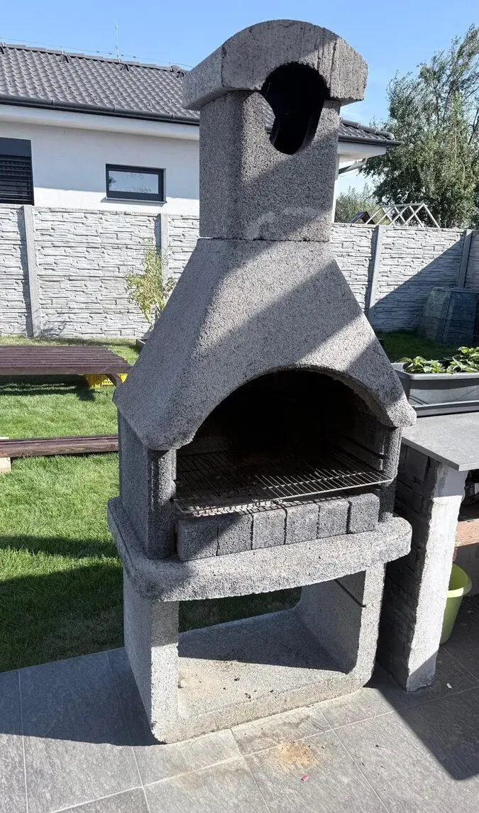 Zahrádný krb / grill z betonovych prefabrikatov