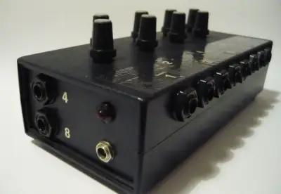 Odposluchový stereo sluchátkový monitor