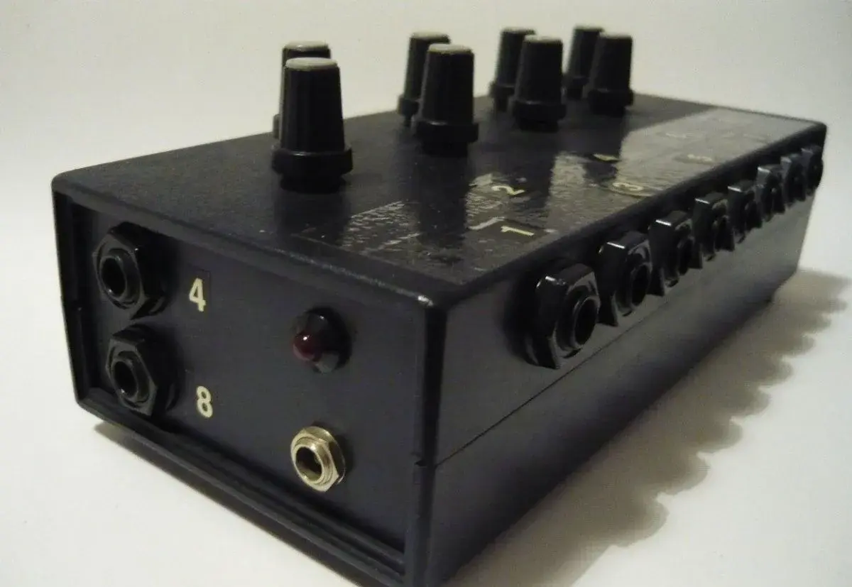 Odposluchový stereo sluchátkový monitor