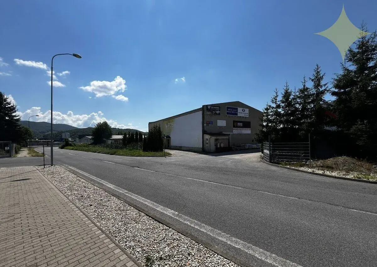 Prenájom / sklad / 323 m2 / Radvaň