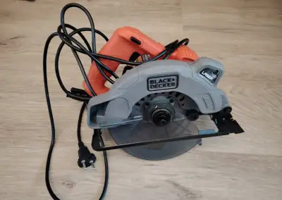 Kotúčová píla Black and Decker 1250 w