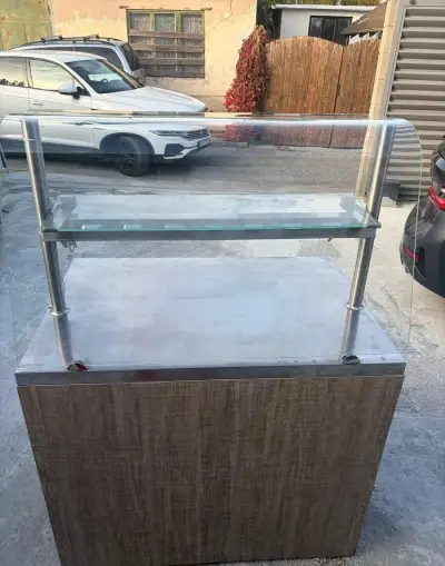 Gastro vitrínu nasvietenú led