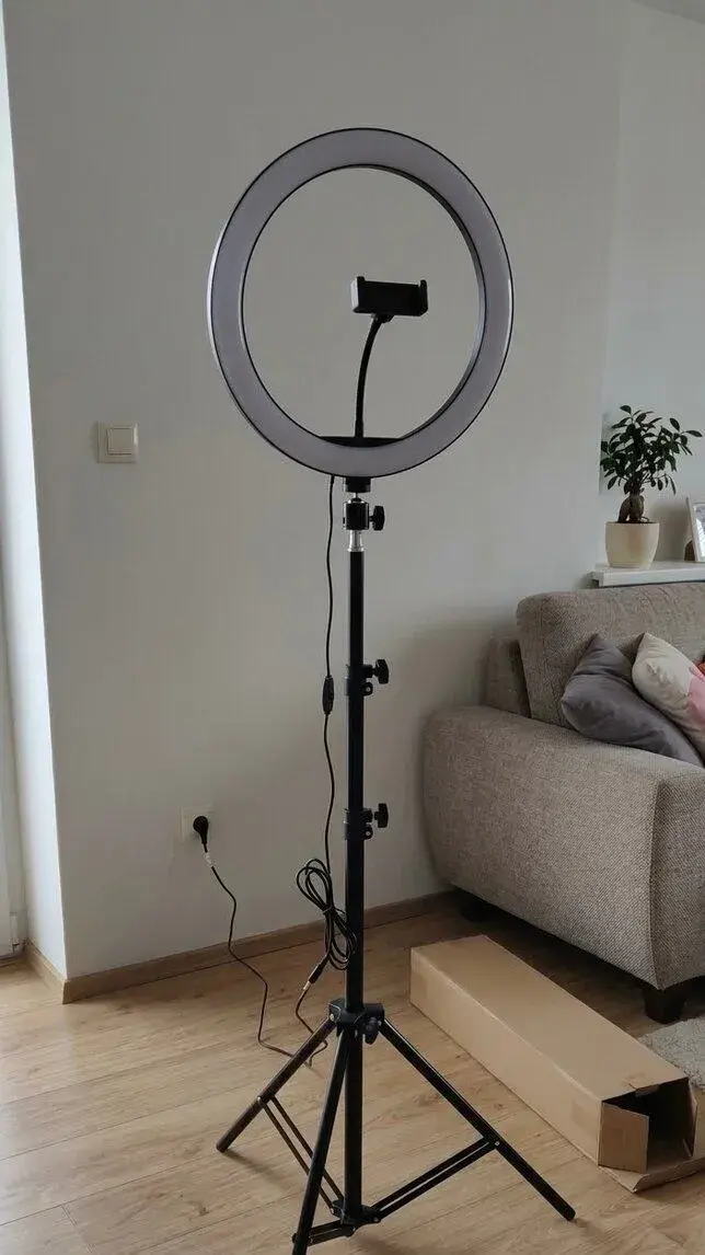 2x LED Ring Light (kruhové svetlá) so statívom a držiakom na