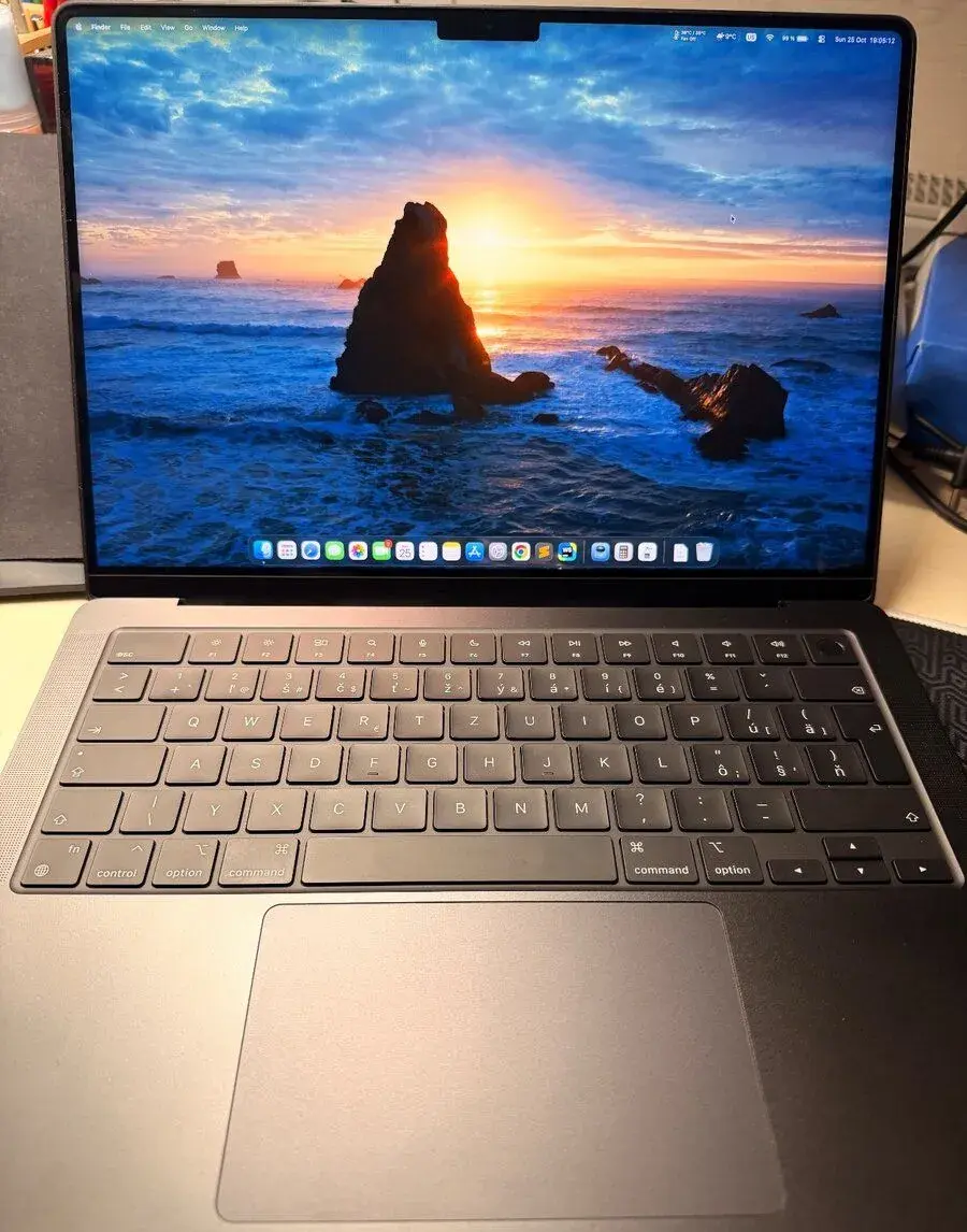 Apple MacBook Pro 14” M4 | 16 GB | 512 GB | IBA 5 CYKLOV |