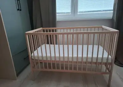 Postielka s kvalitnym matracom minimalne pouzivana