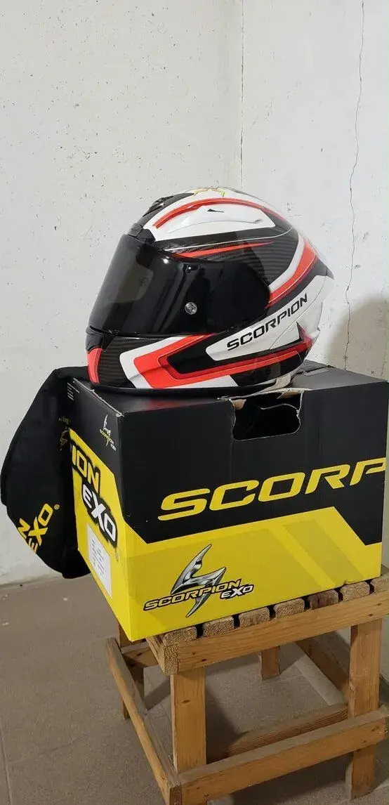 Prilba na motorku Scorpion Exo