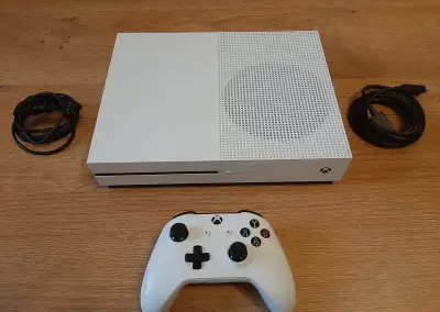 Xbox One S konzola, prislusenstvo a vela hier