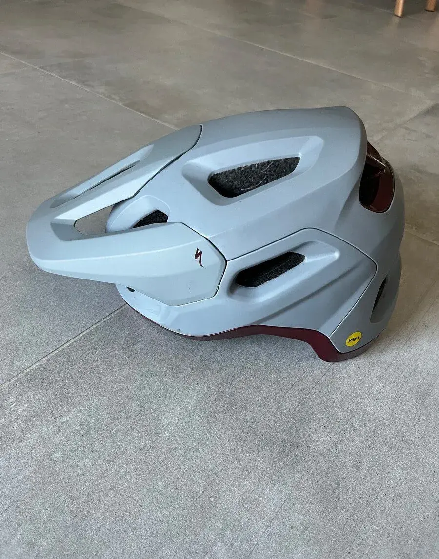 Prilba Specialized