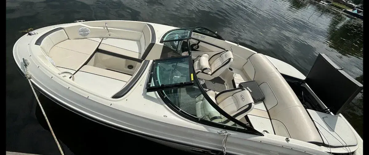 Loď.motorový čln SEA RAY 190