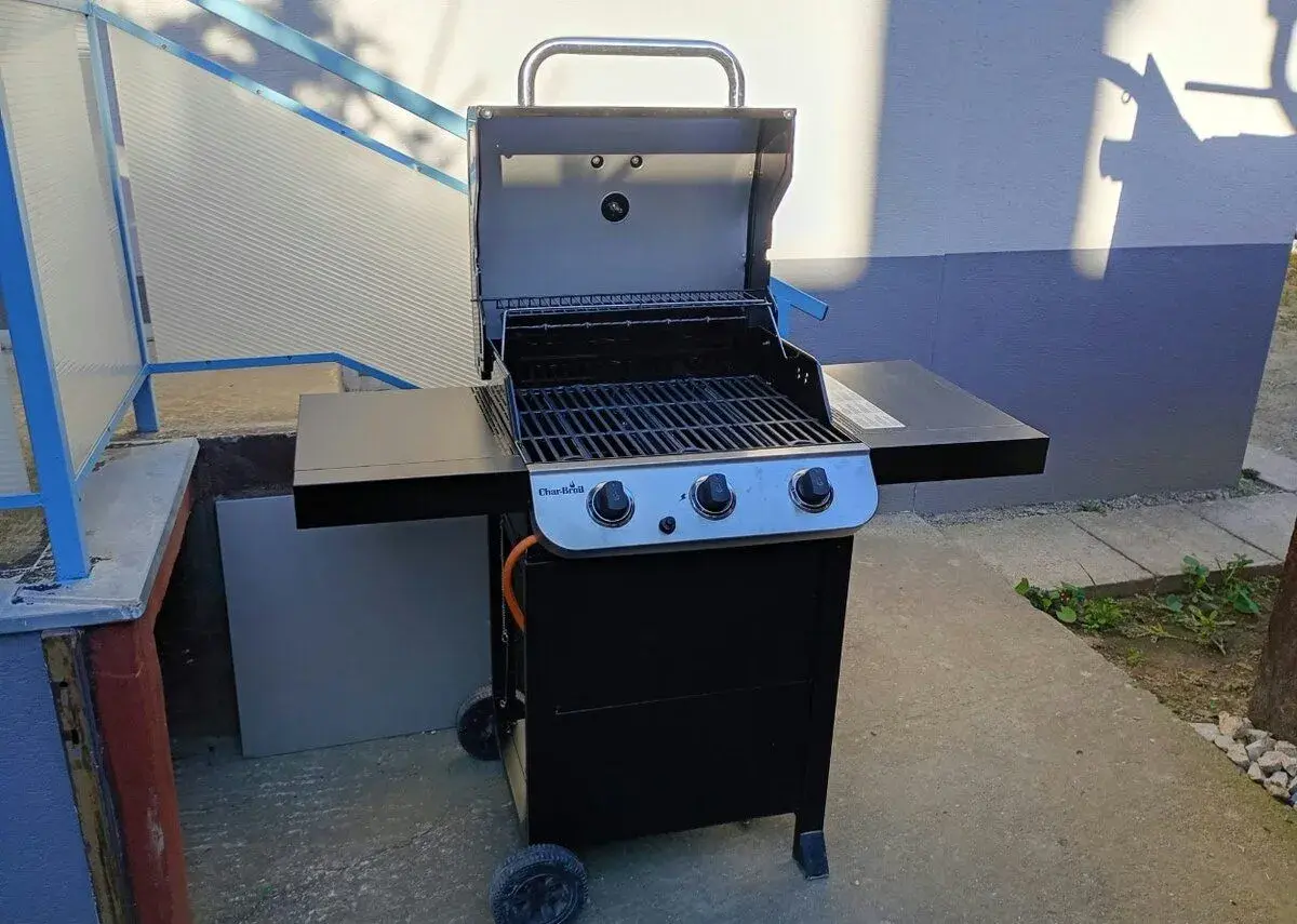 Plynový gril Char-Broil Convective 310B